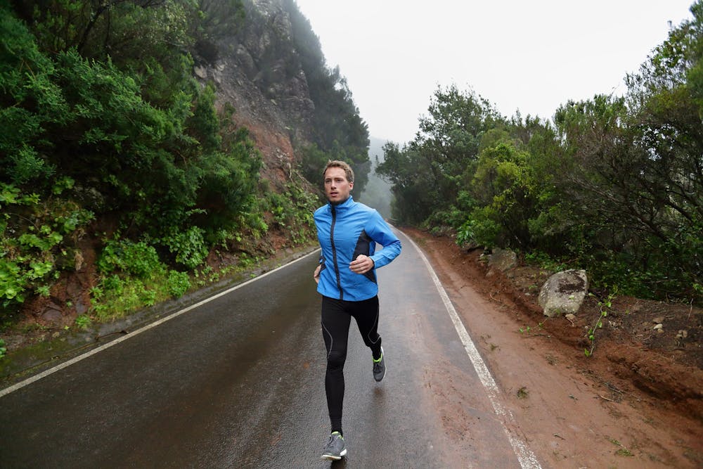 Είσαι «Εσύ» ή «Εγώ» στο τρέξιμο; Έρευνα εξηγεί πως ο τρόπος με τον οποίο απευθυνόμαστε στον εαυτό μας επηρεάζει την απόδοση runbeat.gr